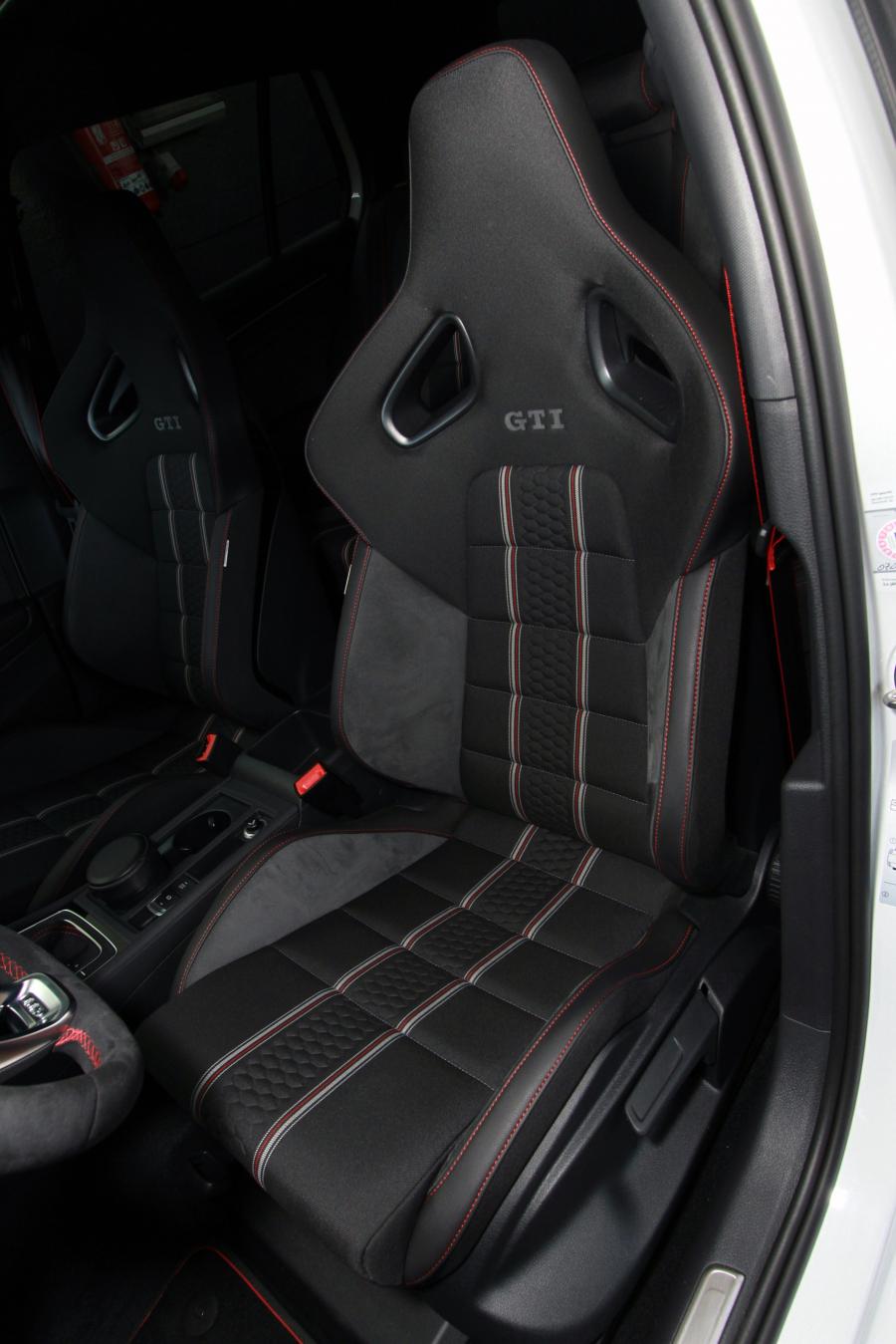 Интерьер Volkswagen Golf GTI Clubsport by B&B 2016 года  (фото 3 из 9)